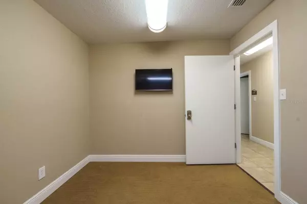 Tampa, FL 33625,15100 HUTCHISON RD #103