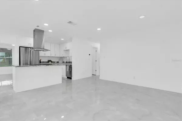 St Petersburg, FL 33703,166 SW LINCOLN CIR N