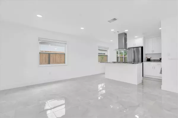 St Petersburg, FL 33703,166 SW LINCOLN CIR N