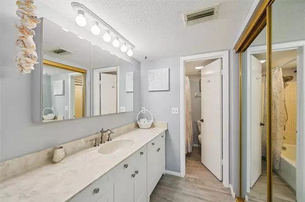 Englewood, FL 34223,1730 MANASOTA BEACH RD #115