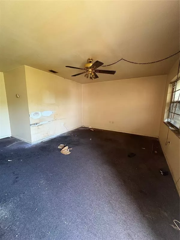 St Petersburg, FL 33714,6015 19TH ST N #304