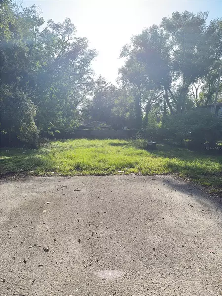10122 N 11TH ST, Tampa, FL 33612