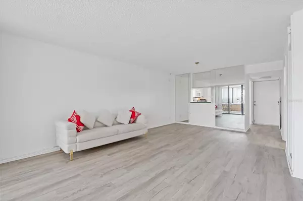 Clearwater, FL 33760,2621 COVE CAY DR #407