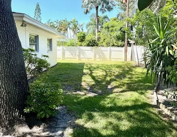Largo, FL 33774,10821 HAMMOCK DR