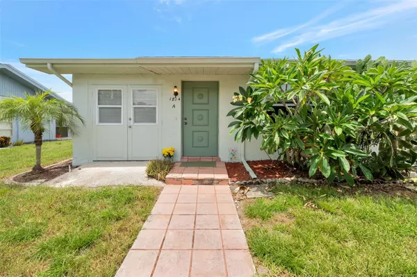 1814 FOXHUNT DR #A, Sun City Center, FL 33573