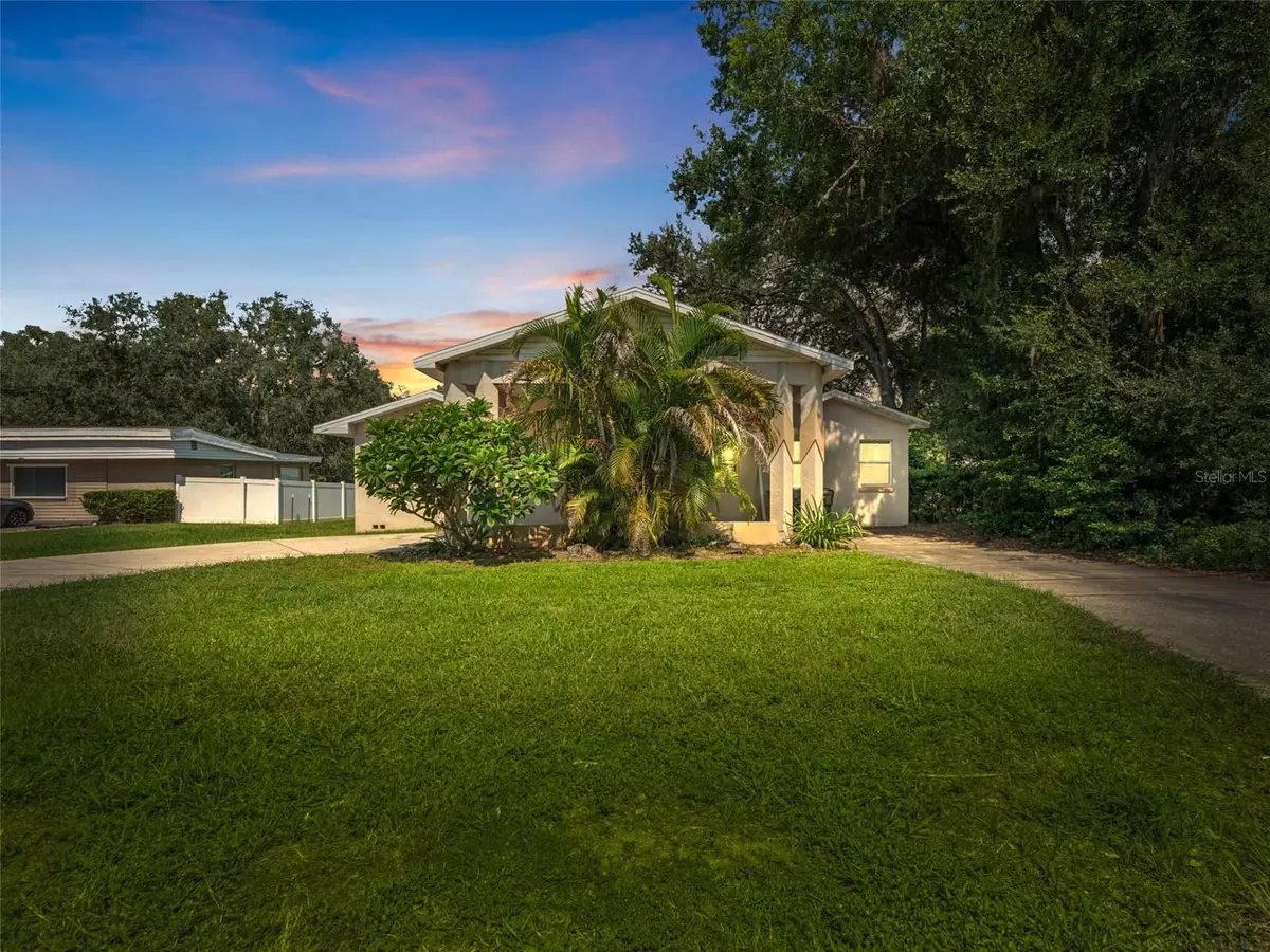 Lakeland, FL 33801,926 HOLLINGSWORTH RD