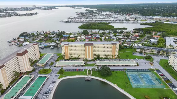 4725 COVE CIR #202, St Petersburg, FL 33708