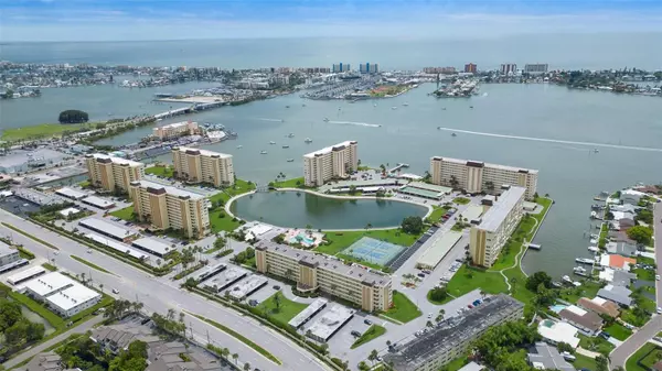 St Petersburg, FL 33708,4725 COVE CIR #202