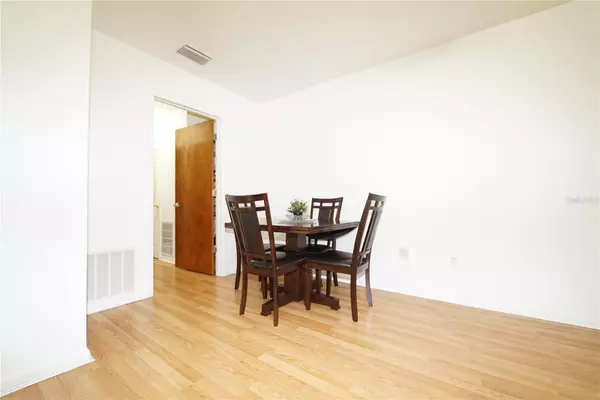 St Petersburg, FL 33714,5810 21ST ST N #15