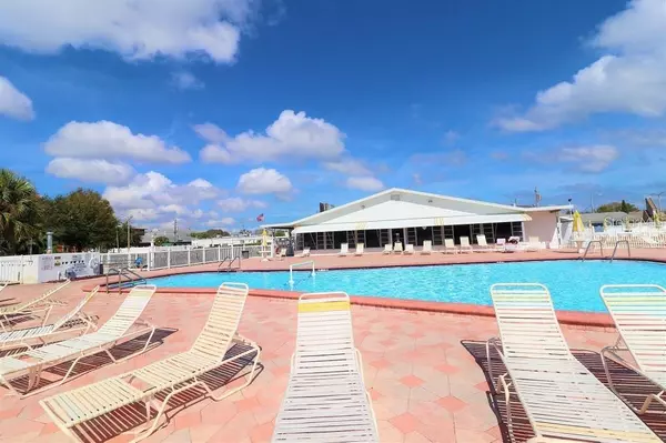 St Petersburg, FL 33714,5810 21ST ST N #15