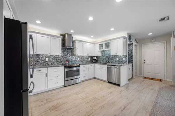 Seminole, FL 33772,10600 VILLAGE DR #201