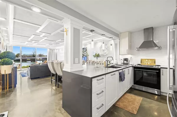South Pasadena, FL 33707,7465 BAY ISLAND DR S #115