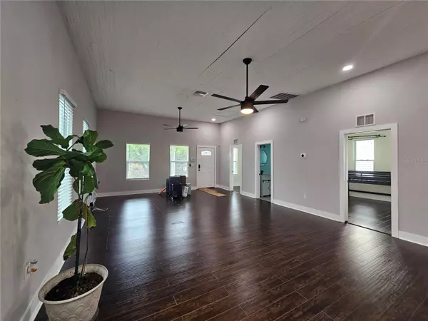 Tampa, FL 33607,2321 W WALNUT ST