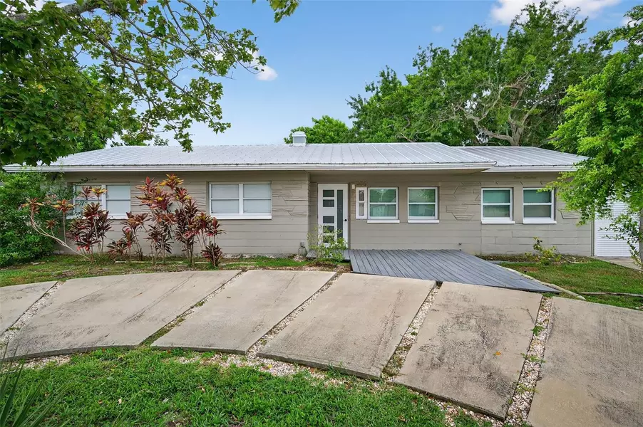 300 DAVISON AVE NE, St Petersburg, FL 33703