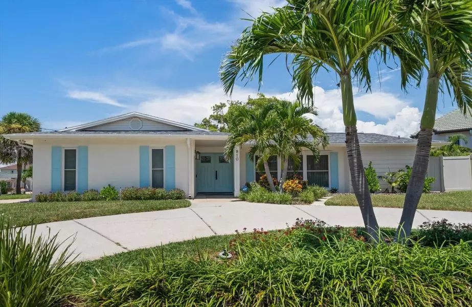 910 OAKWOOD DR, Largo, FL 33770