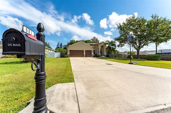 Ruskin, FL 33570,901 8TH AVE SW