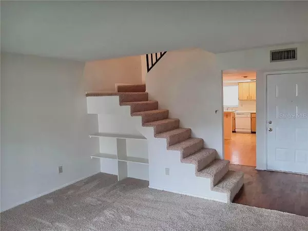 Tampa, FL 33613,14440 REUTER STRASSE CIR #810