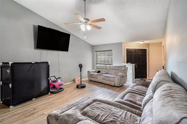 Valrico, FL 33594,1907 DARTFORD CT