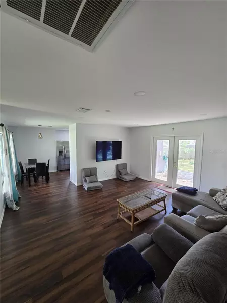 11821 VERA AVE, Tampa, FL 33618