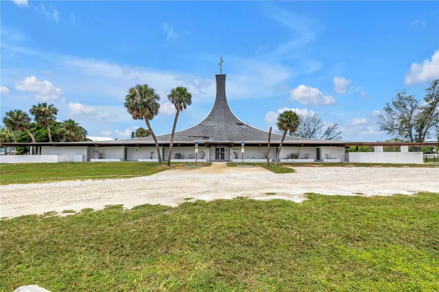 6608 MARINA DR, Holmes Beach, FL 34217