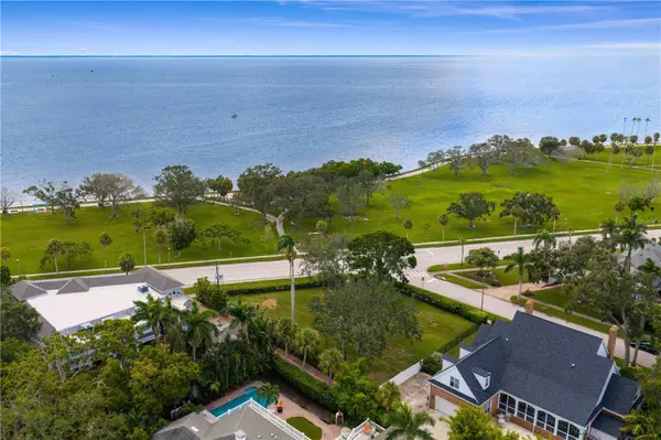 1500 N SHORE DR NE, St Petersburg, FL 33704