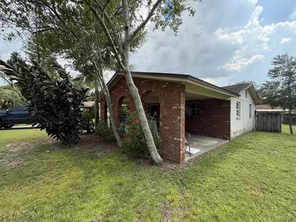 Seffner, FL 33584,804 WALNUT DR