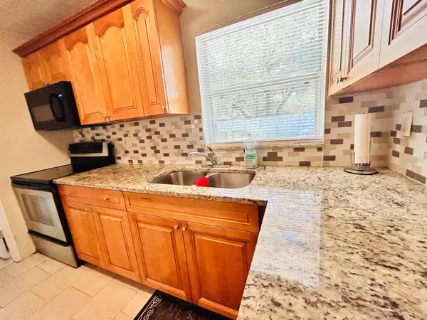 Tampa, FL 33619,7506 MELALEUCA LN