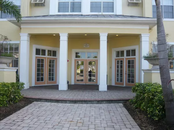 Tampa, FL 33619,1502 MARSH COVE CT #106