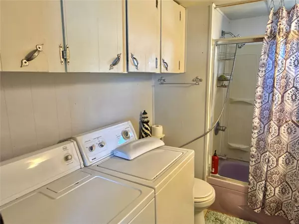 St Petersburg, FL 33702,232 MOUNT CURVE AVE NE #1
