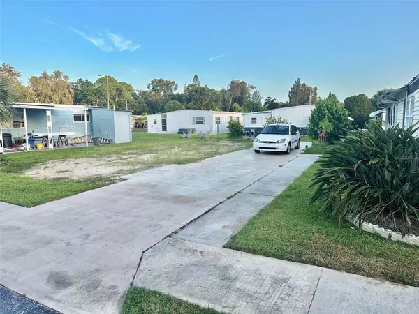 Pinellas Park, FL 33781,6100 62ND AVE N #12