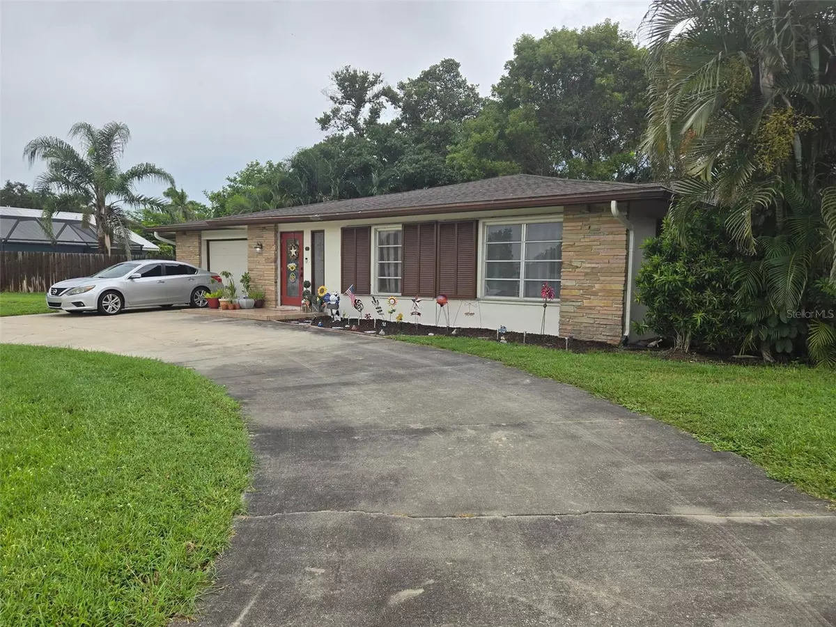 Naples, FL 34110,172 CORAL VINE DR