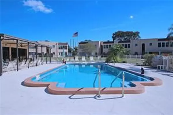 Seminole, FL 33777,221 CEDARWOOD CIR #221