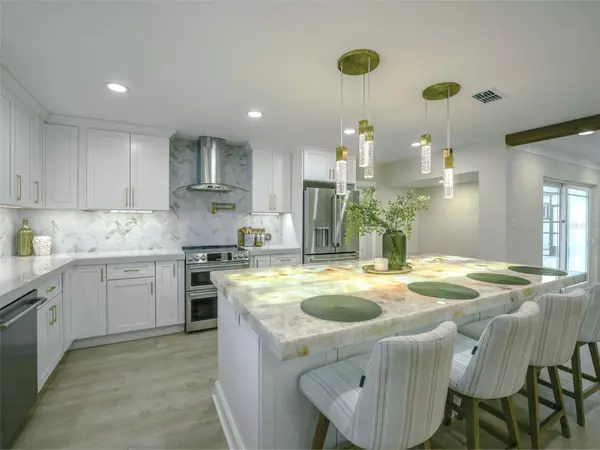 St Petersburg, FL 33707,6400 MOCKINGBIRD WAY S