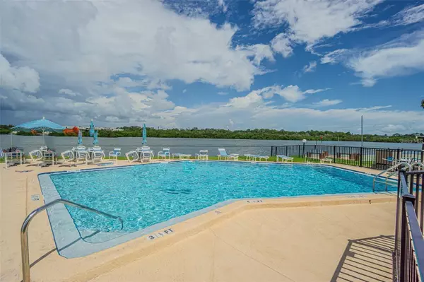 1 WINDRUSH BLVD #30, Indian Rocks Beach, FL 33785