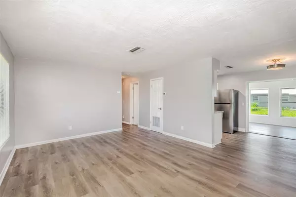 Cocoa, FL 32927,995 BARCLAY DR