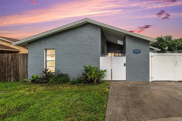 10701 CROWNGATE LN, Tampa, FL 33624