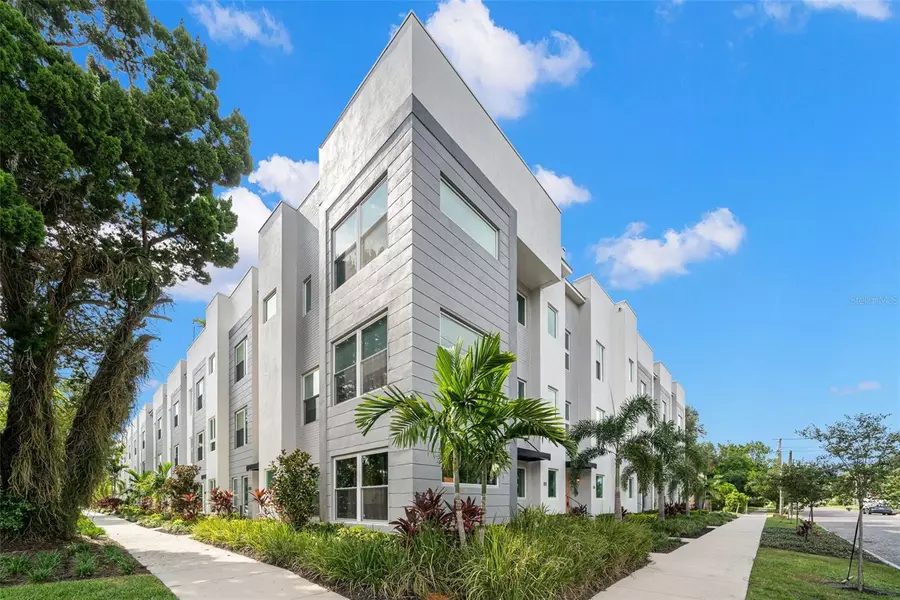 104 26TH ST N, St Petersburg, FL 33713