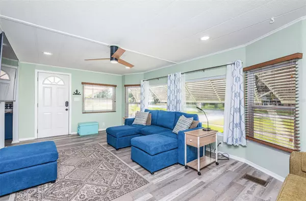 Palm Harbor, FL 34684,225 LAKE TARPON DR #22