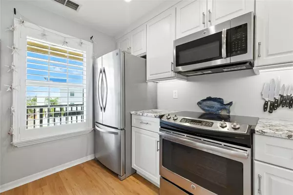 Dunedin, FL 34698,460 S PAULA DR #207