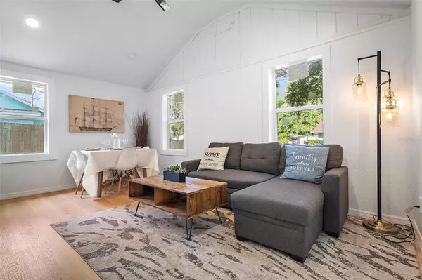 Seffner, FL 33584,2602 ELM ST