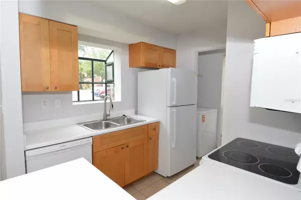 Tampa, FL 33614,8629 FANCY FINCH DR #102