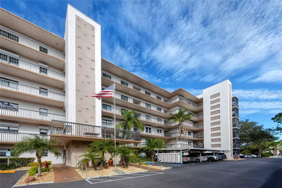 8186 TERRACE GARDEN DR N #101, St Petersburg, FL 33709