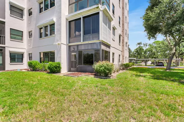 St Petersburg, FL 33709,8186 TERRACE GARDEN DR N #101