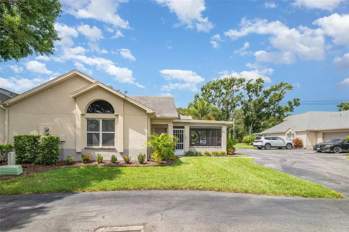 Ruskin, FL 33573,814 SILVERTHORN LN