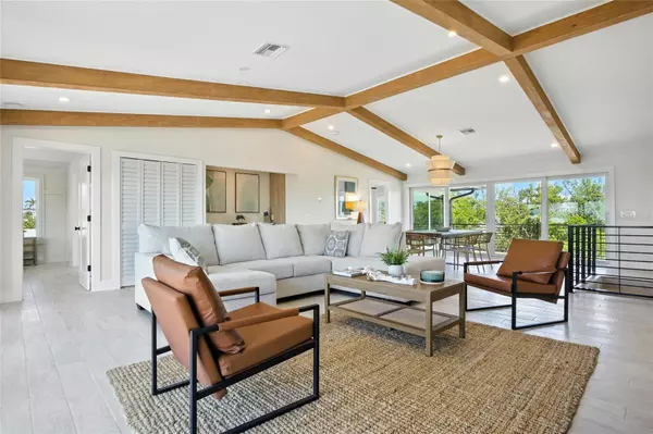 Holmes Beach, FL 34217,405 28TH ST