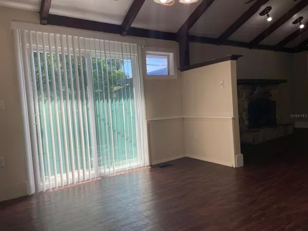 Ocala, FL 34470,2107 NE 8TH RD