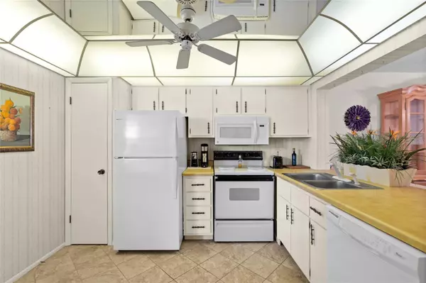 Largo, FL 33774,12300 VONN RD #1106