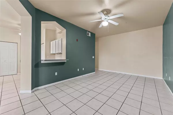 Tampa, FL 33617,5039 SUNRIDGE PALMS DR #204