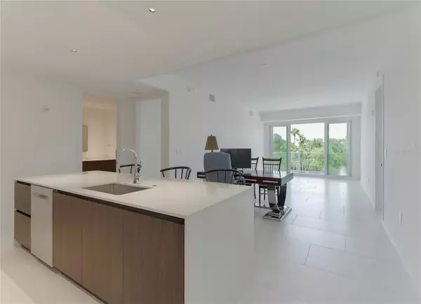 Clearwater, FL 33755,1020 SUNSET POINT RD #302