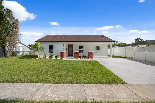 8405 WOODLAKE DR, Tampa, FL 33615